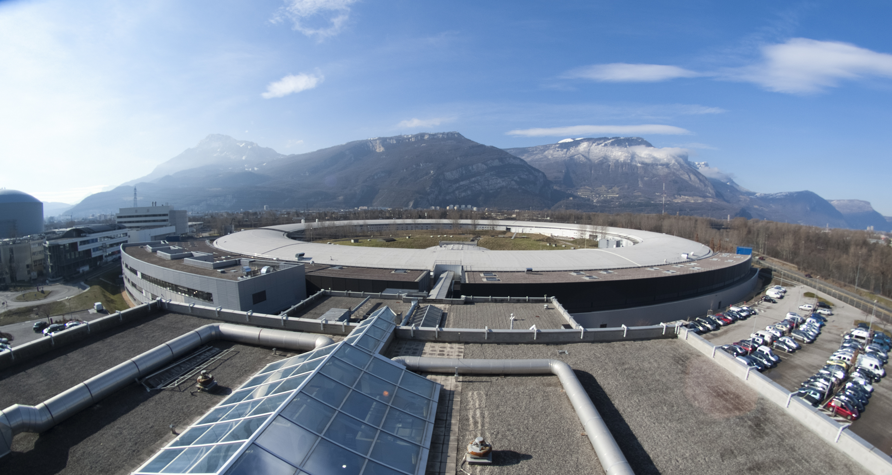 aerial4.jpg (ESRF view from the roof of the central building)